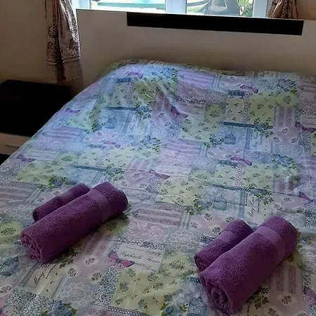 Самостоятелна Къща За Гости 