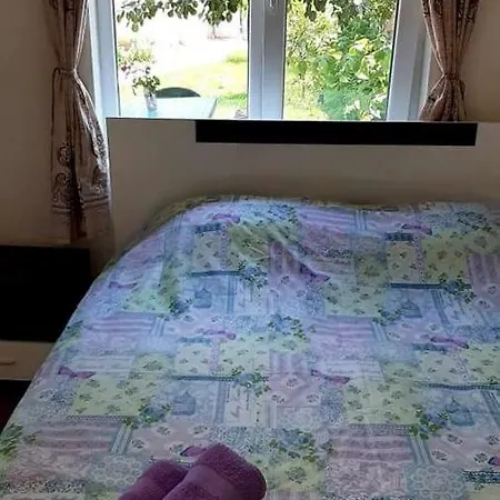 Самостоятелна Къща За Гости 